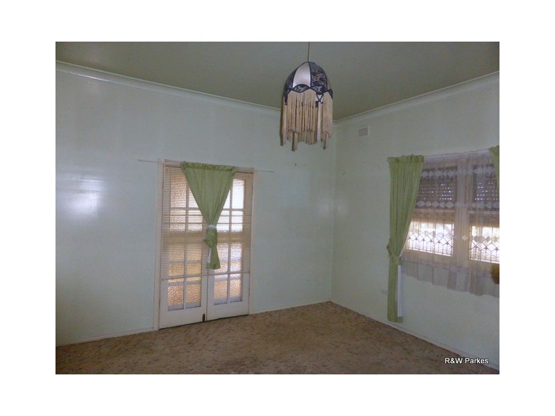 2 Elizabeth Street, Parkes NSW 2870