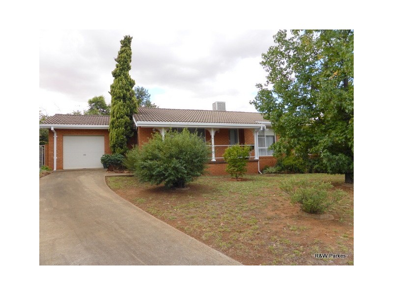 72 Orange Street, Parkes NSW 2870