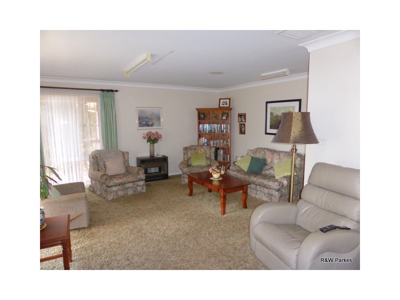 72 Orange Street, Parkes NSW 2870