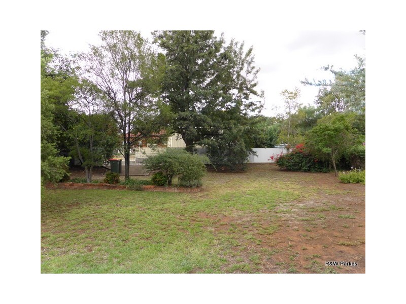 72 Orange Street, Parkes NSW 2870