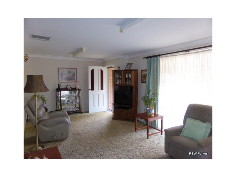 72 Orange Street, Parkes NSW 2870