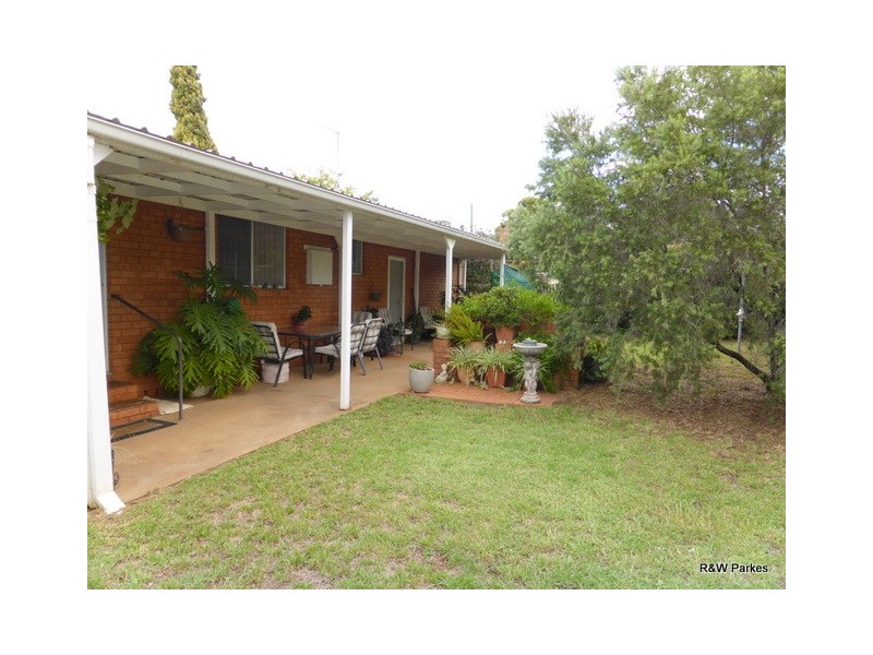 72 Orange Street, Parkes NSW 2870