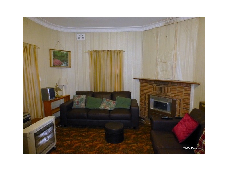 35 East Street, Parkes NSW 2870