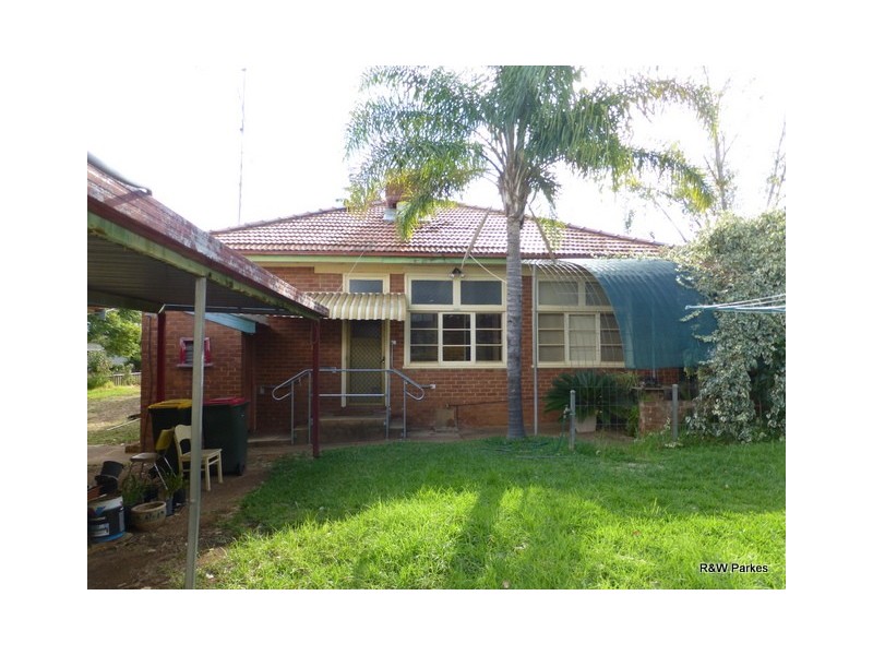 35 East Street, Parkes NSW 2870