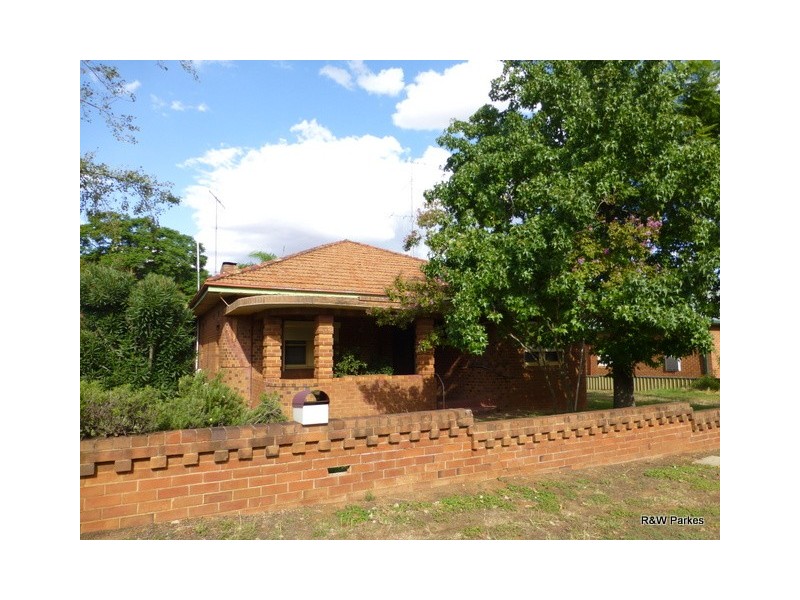 35 East Street, Parkes NSW 2870