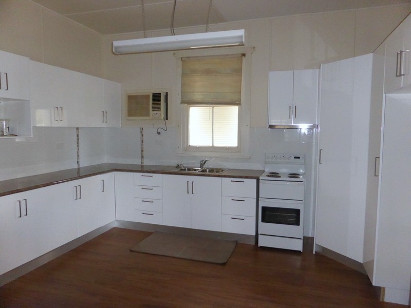 13 Grenfell Street, Parkes NSW 2870