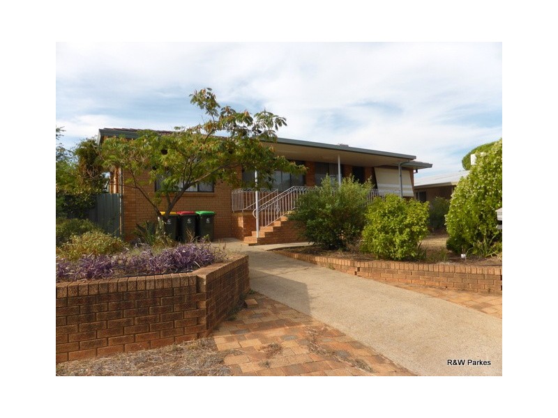 32 Orange Street, Parkes NSW 2870