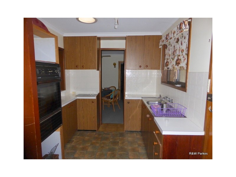 32 Orange Street, Parkes NSW 2870