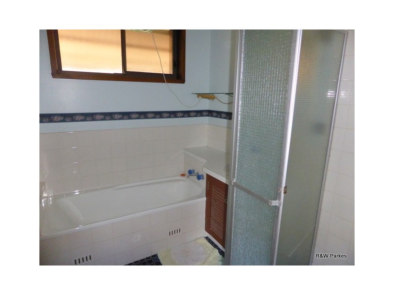 32 Orange Street, Parkes NSW 2870