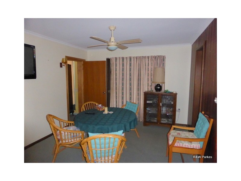 32 Orange Street, Parkes NSW 2870