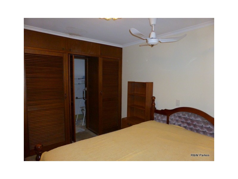 32 Orange Street, Parkes NSW 2870