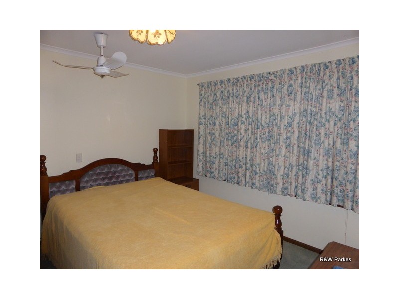 32 Orange Street, Parkes NSW 2870