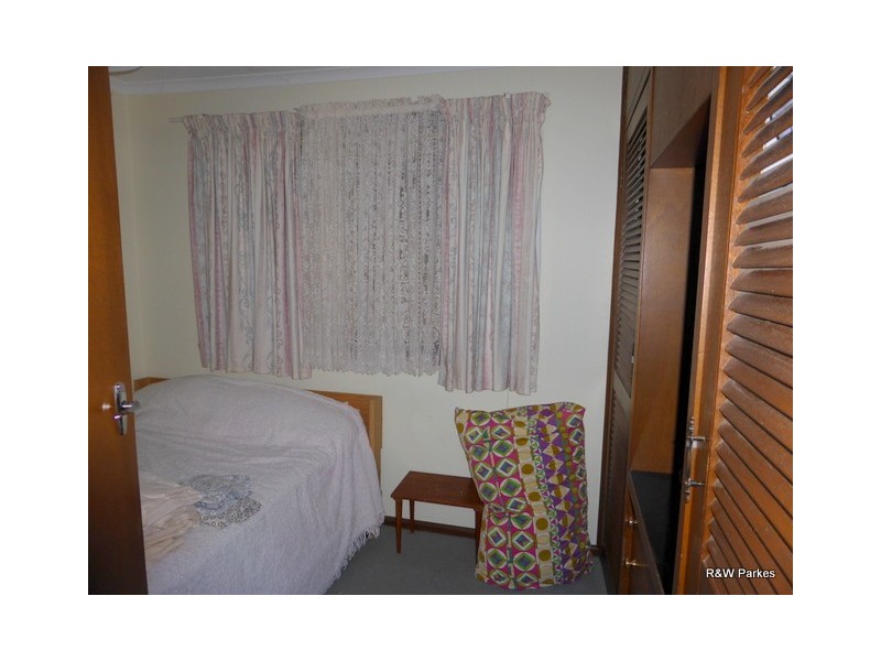 32 Orange Street, Parkes NSW 2870