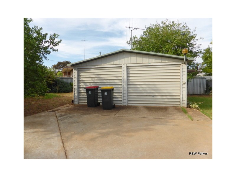 32 Orange Street, Parkes NSW 2870