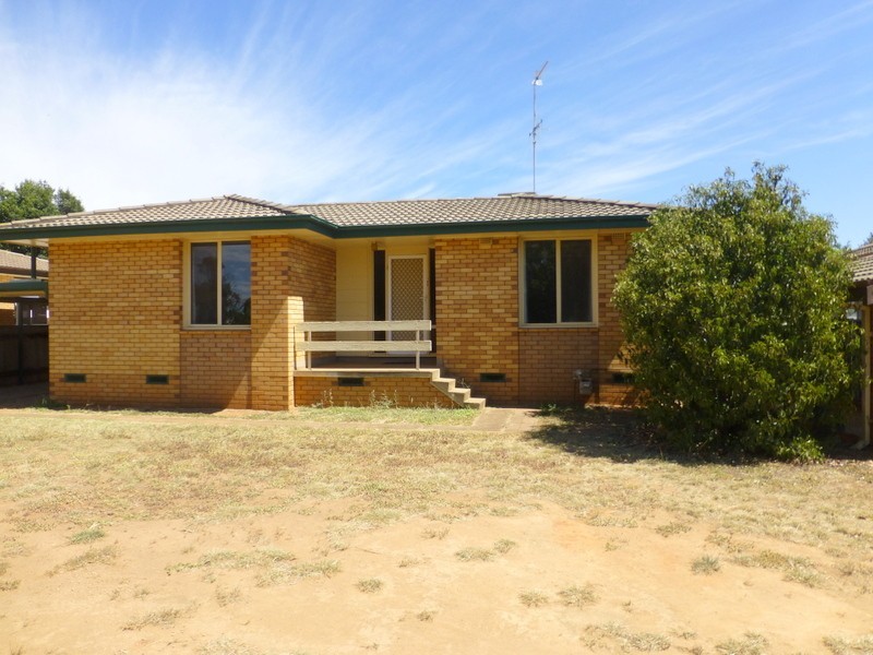100 Close Street, Parkes NSW 2870
