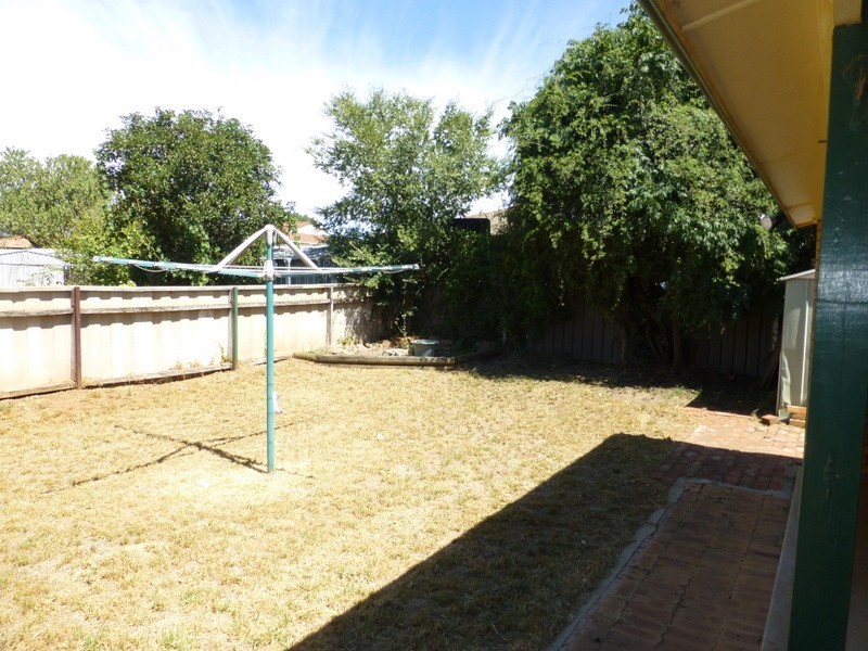 100 Close Street, Parkes NSW 2870