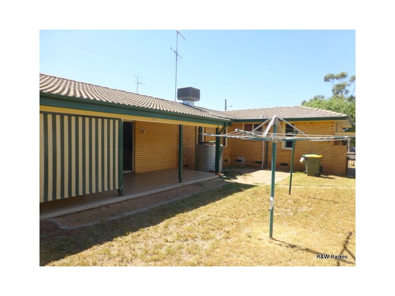100 Close Street, Parkes NSW 2870