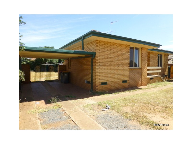 100 Close Street, Parkes NSW 2870