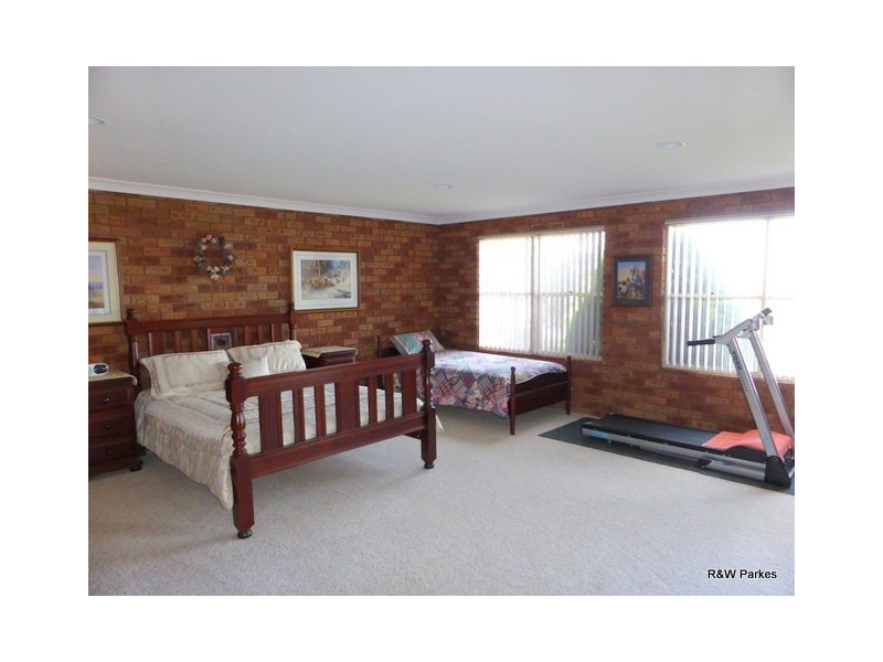 5 Glenwarrie Place, Parkes NSW 2870