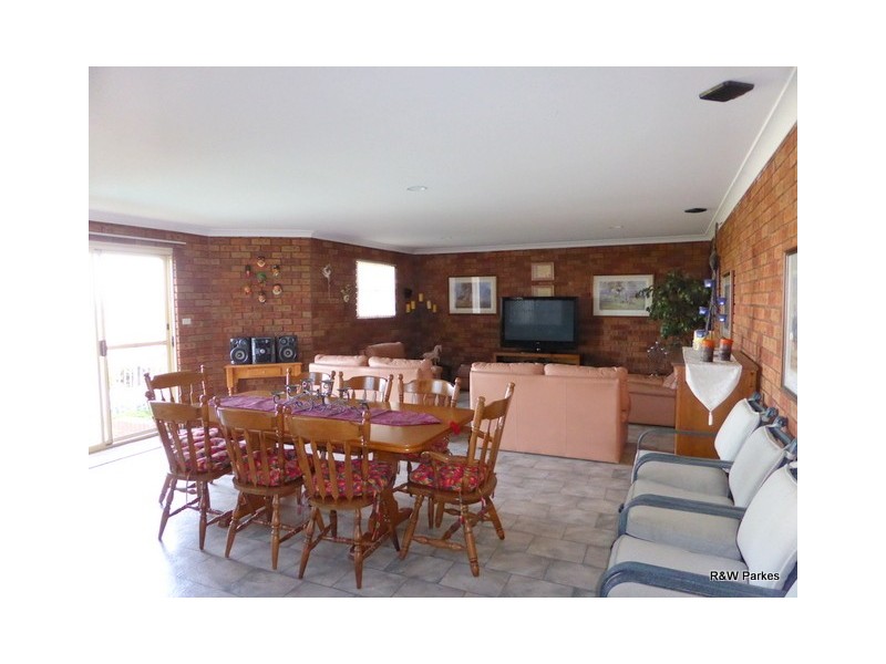 5 Glenwarrie Place, Parkes NSW 2870