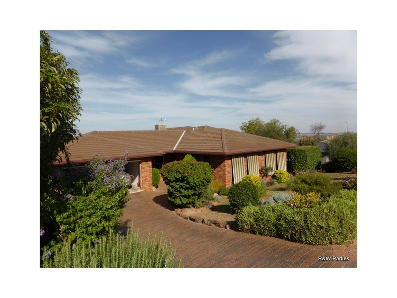 5 Glenwarrie Place, Parkes NSW 2870