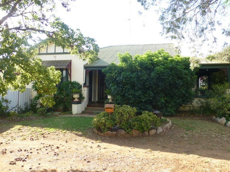 28 Bushman Street, Parkes NSW 2870