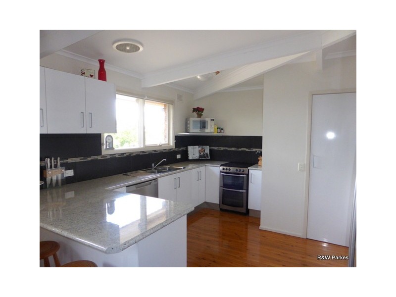 33 Mengarvie Road, Parkes NSW 2870