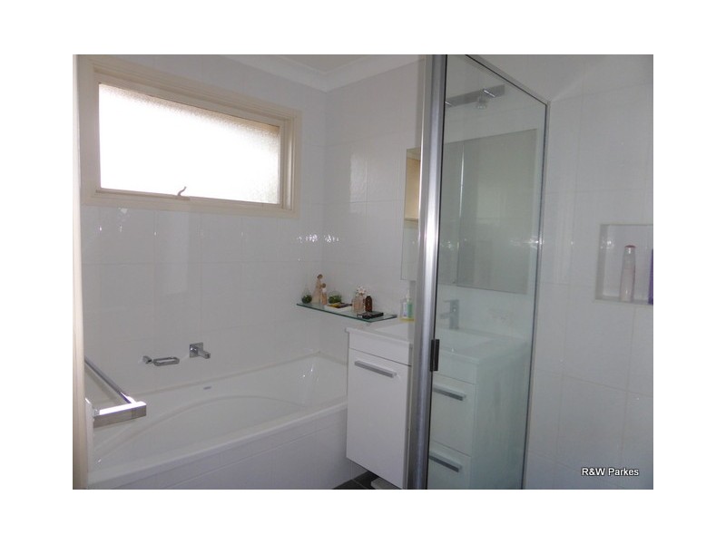 33 Mengarvie Road, Parkes NSW 2870