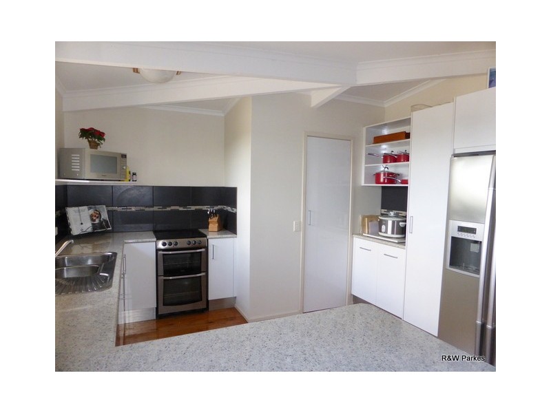 33 Mengarvie Road, Parkes NSW 2870