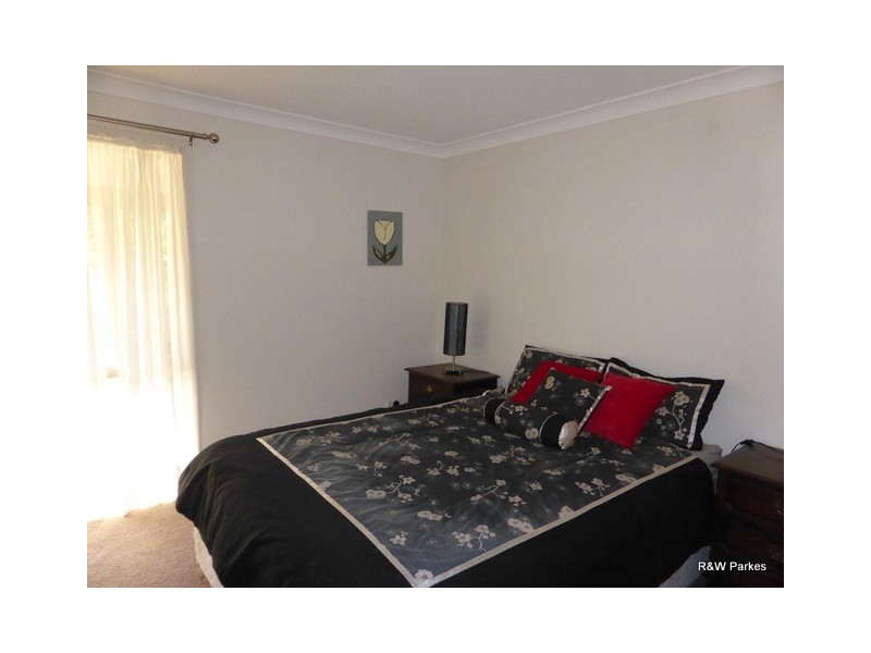 33 Mengarvie Road, Parkes NSW 2870