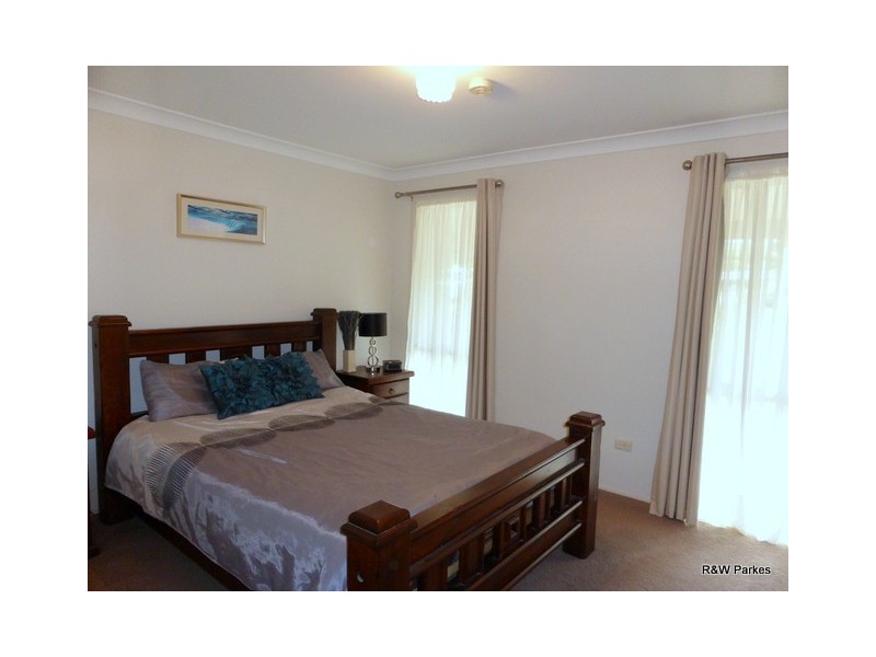 33 Mengarvie Road, Parkes NSW 2870