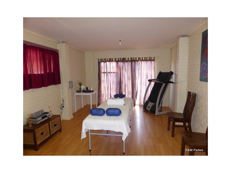 33 Mengarvie Road, Parkes NSW 2870