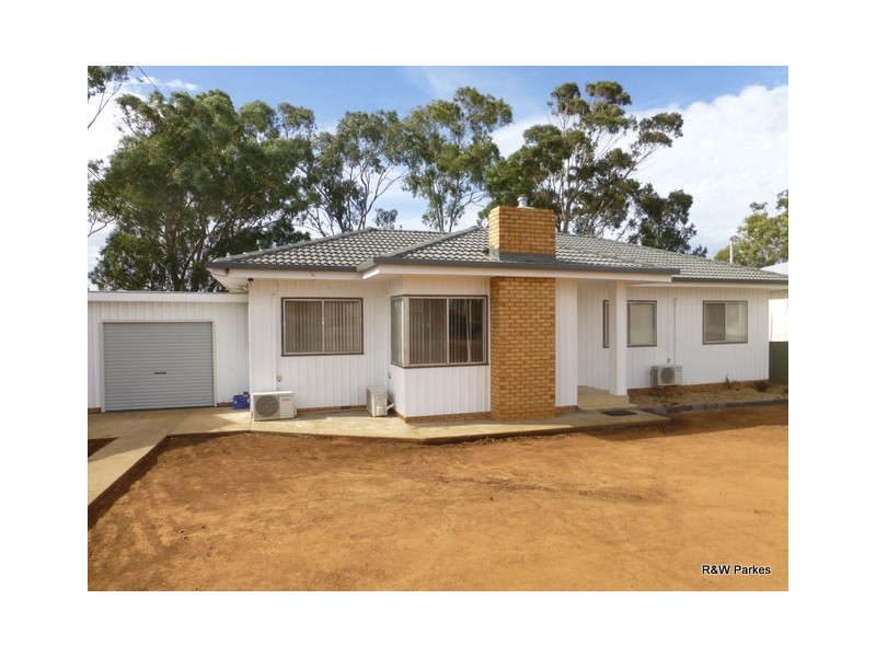 7 Hodges Street, Parkes NSW 2870
