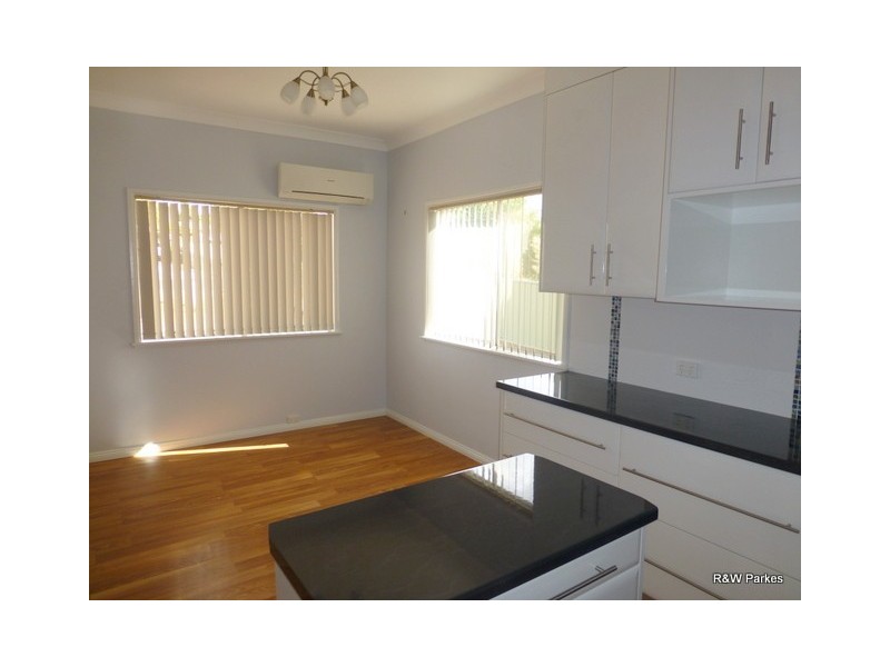 7 Hodges Street, Parkes NSW 2870