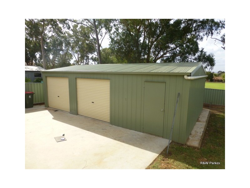 7 Hodges Street, Parkes NSW 2870