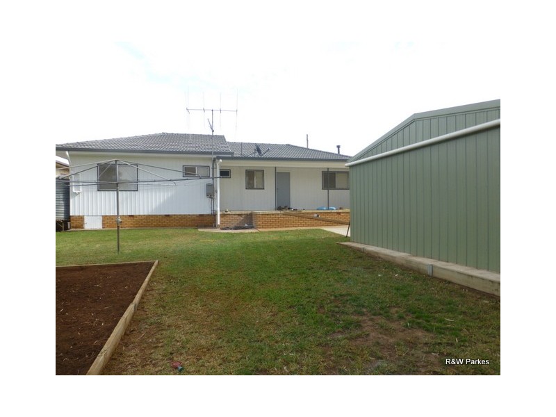 7 Hodges Street, Parkes NSW 2870