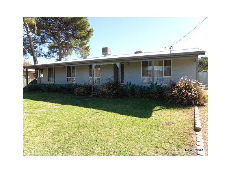 42 Thomas Street, Parkes NSW 2870
