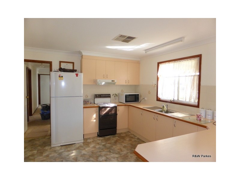 42 Thomas Street, Parkes NSW 2870