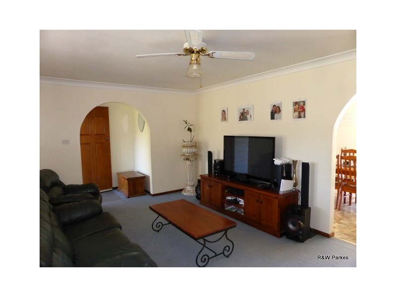 42 Thomas Street, Parkes NSW 2870