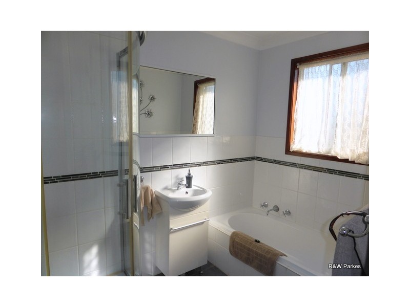 42 Thomas Street, Parkes NSW 2870