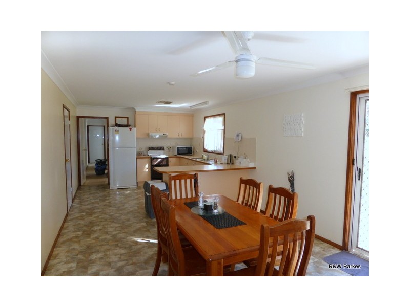 42 Thomas Street, Parkes NSW 2870