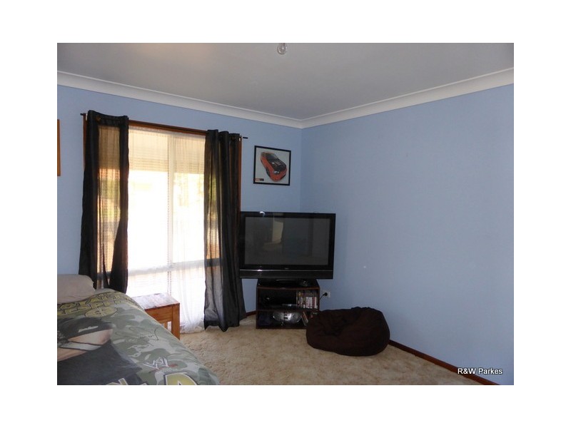 42 Thomas Street, Parkes NSW 2870