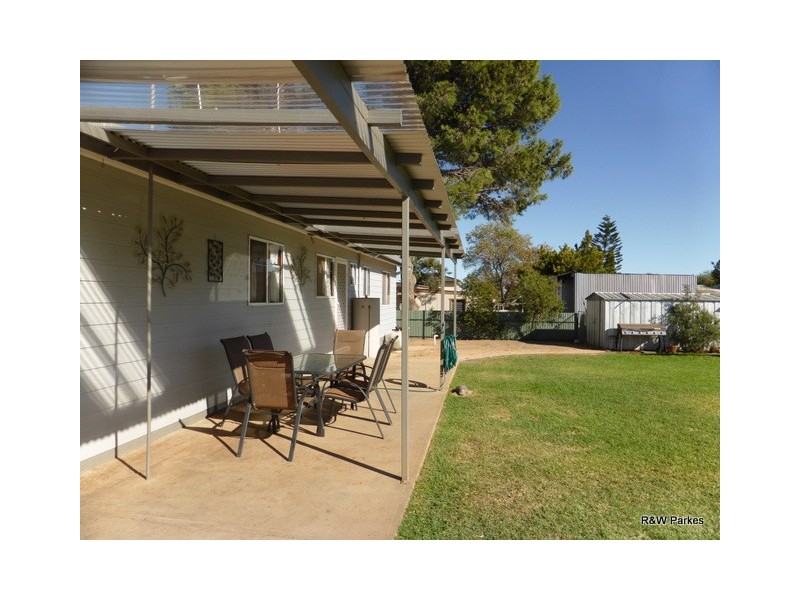 42 Thomas Street, Parkes NSW 2870