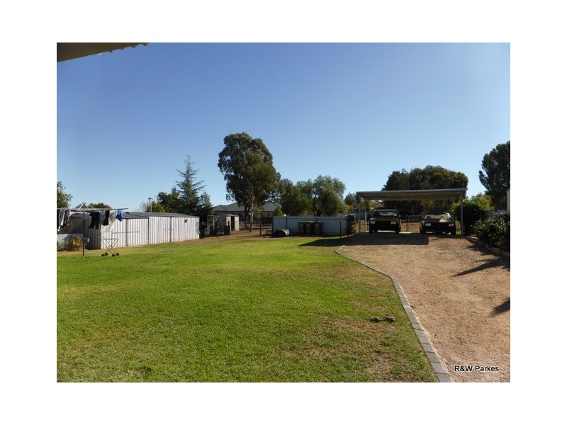 42 Thomas Street, Parkes NSW 2870