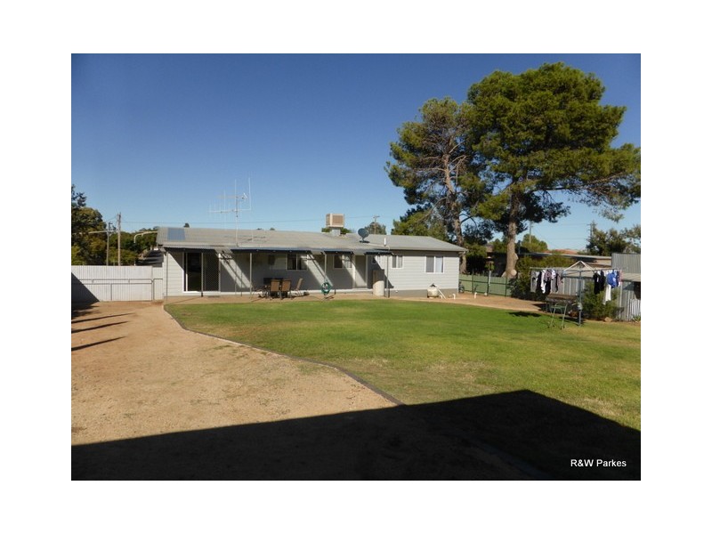 42 Thomas Street, Parkes NSW 2870