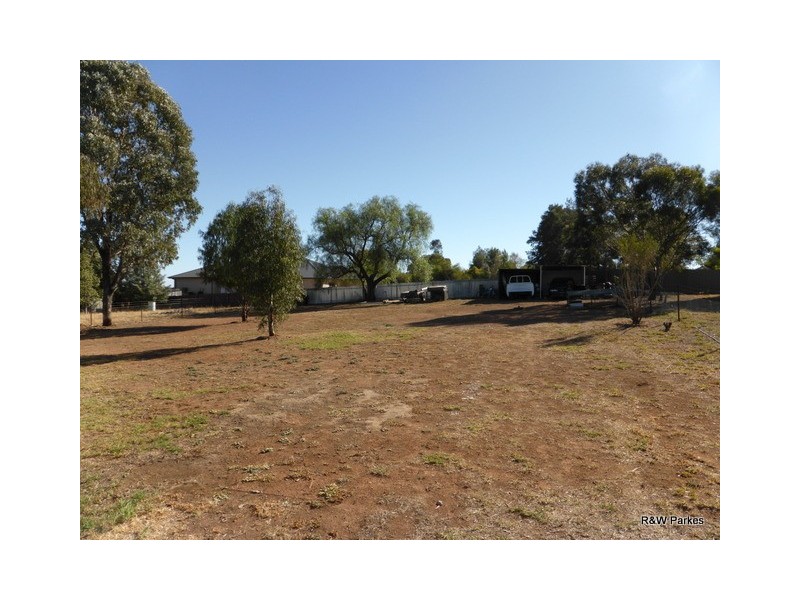 42 Thomas Street, Parkes NSW 2870