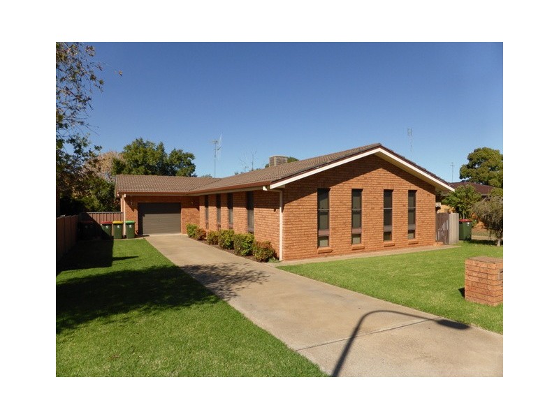 29 Middleton Street, Parkes NSW 2870
