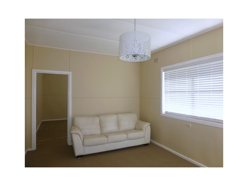 13 Macarthur Street, Parkes NSW 2870