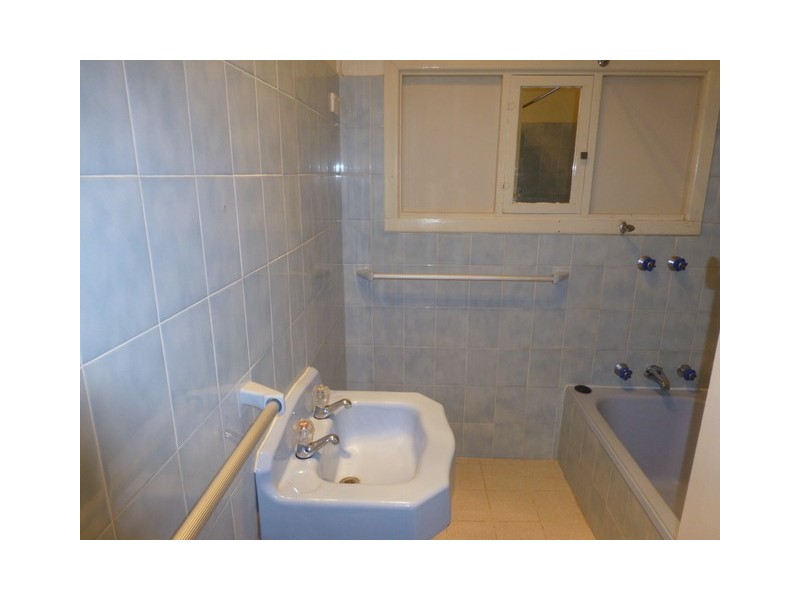 13 Macarthur Street, Parkes NSW 2870