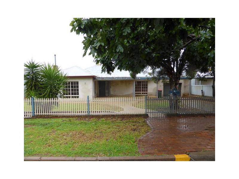 21 Thurlstone Street, Parkes NSW 2870